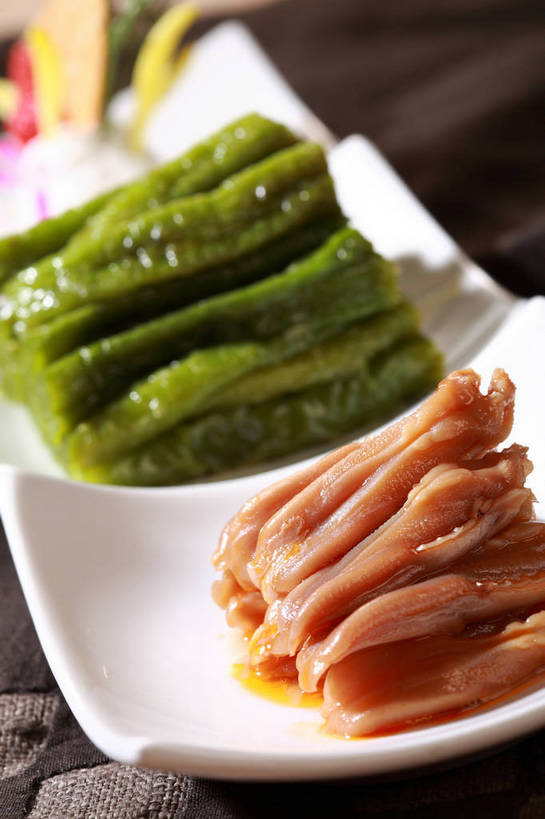 无人,竖图,俯视,室内,特写,白天,烹饪,中餐,餐桌,桌子,蔬菜,餐具,阴影,朦胧,模糊,新鲜,盛开,反射,布料,碟子,盘,影子,肉,料理,食品,花蕾,布纹,鸭肉,冷盘,菜肴,美食,肉类,桌布,花,花瓣,花朵,鲜花,食物,一个,白色,盘子,餐巾,碟,台布,花苞,花蕊,中式,冷菜,凉菜,佳肴,有机食品,绿色食品,单个,餐台,中华料理,配菜,肉食,鸭舌,餐桌布,彩图,高角度拍摄,shjb1