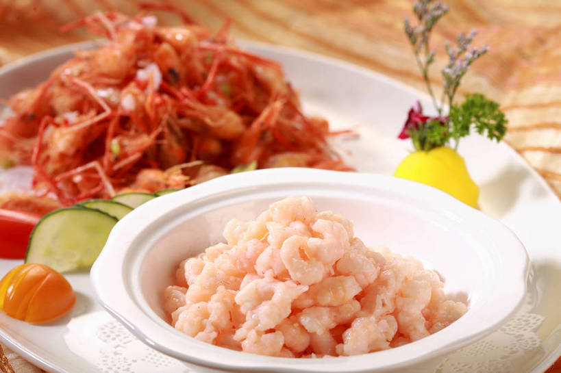 无人,横图,俯视,室内,特写,白天,烹饪,中餐,餐桌,桌子,黄瓜,芹菜,蔬菜,西红柿,小番茄,餐具,叶子,一堆,切开,阴影,堆叠,堆积,朦胧,模糊,新鲜,盛开,反射,碟子,盘,影子,陶瓷,肉,虾仁,料理,食品,绿叶,陶瓷制品,花蕾,菜肴,美食,肉类,花,花瓣,花朵,鲜花,食物,两个,盘子,容器,碟,碗,花苞,花蕊,切,中式,嫩叶,佳肴,有机食品,绿色食品,荷兰芹,欧芹,香芹,餐台,中华料理,水晶虾仁,储藏,堆,虾肉,配菜,储存,剖面,肉食,切面,法香,巴西利,洋香菜,洋芫荽,法国香菜,旱芹菜,番荽,小西红柿,樱桃小番茄,珍珠小番茄,本帮菜,沪菜,上海菜,叶,叶片,樱桃番茄,圣女果,青瓜,胡瓜,番茄,彩图,高角度拍摄,贮存,shjb1