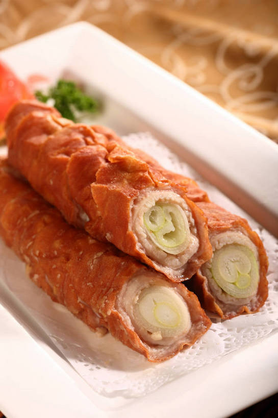 内脏,肠,无人,竖图,俯视,室内,特写,白天,烹饪,中餐,餐桌,桌子,芹菜,蔬菜,西红柿,小番茄,餐具,叶子,切开,阴影,新鲜,反射,布料,碟子,盘,影子,葱,青葱,红烧,料理,食品,绿叶,布纹,猪大肠,菜肴,美食,桌布,食物,一个,白色,盘子,餐巾,碟,台布,切,中式,嫩叶,佳肴,有机食品,绿色食品,荷兰芹,欧芹,香芹,单个,餐台,中华料理,配菜,肠子,剖面,切面,法香,巴西利,洋香菜,洋芫荽,法国香菜,旱芹菜,番荽,小西红柿,樱桃小番茄,珍珠小番茄,叶,叶片,樱桃番茄,圣女果,番茄,餐桌布,彩图,高角度拍摄,猪肠,shjb1