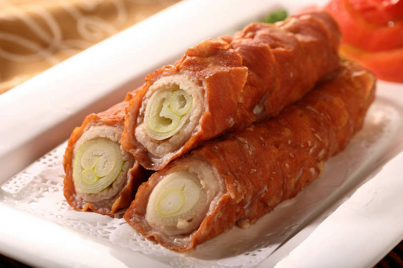 内脏,肠,无人,横图,俯视,室内,特写,白天,烹饪,中餐,餐桌,桌子,芹菜,蔬菜,西红柿,小番茄,餐具,叶子,切开,阴影,新鲜,反射,布料,碟子,盘,影子,葱,青葱,红烧,料理,食品,绿叶,布纹,猪大肠,菜肴,美食,桌布,食物,一个,白色,盘子,餐巾,碟,台布,切,中式,嫩叶,佳肴,有机食品,绿色食品,荷兰芹,欧芹,香芹,单个,餐台,中华料理,配菜,肠子,剖面,切面,法香,巴西利,洋香菜,洋芫荽,法国香菜,旱芹菜,番荽,小西红柿,樱桃小番茄,珍珠小番茄,叶,叶片,樱桃番茄,圣女果,番茄,餐桌布,彩图,高角度拍摄,猪肠,shjb1