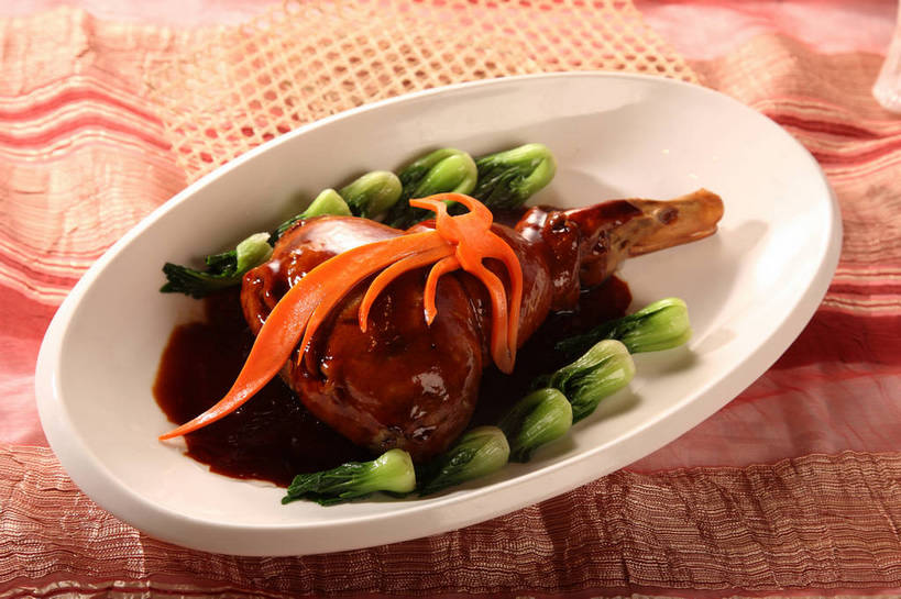 无人,横图,俯视,室内,特写,白天,烹饪,中餐,餐桌,桌子,萝卜,胡萝卜,蔬菜,一排,阴影,新鲜,整齐,并列,并排,反射,布料,影子,陶瓷,青菜,肉,料理,食品,陶瓷制品,布纹,鸭肉,菜肴,美食,肉类,桌布,食物,排列,一个,绿色,白色,餐巾,容器,台布,碗,橙色,中式,佳肴,有机食品,绿色食品,单个,餐台,中华料理,储藏,配菜,储存,队列,小白菜,黄萝卜,番萝卜,平行,肉食,酱鸭,不结球白菜,红萝卜,甘荀,餐桌布,彩图,高角度拍摄,丁香萝卜,胡芦菔金,金笋,贮存,shjb1