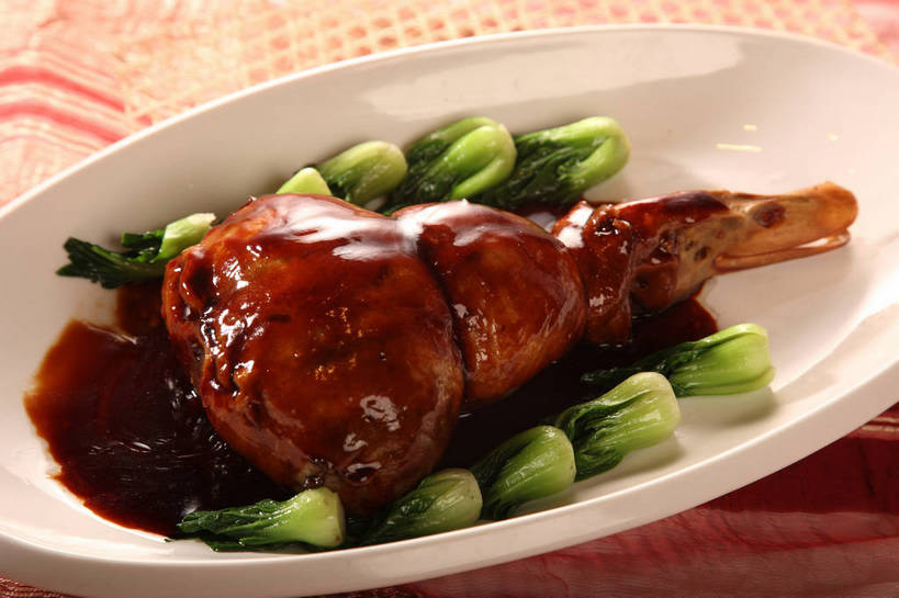 无人,横图,俯视,室内,特写,白天,烹饪,中餐,餐桌,桌子,萝卜,胡萝卜,蔬菜,一排,阴影,新鲜,整齐,并列,并排,反射,布料,影子,陶瓷,青菜,肉,料理,食品,陶瓷制品,布纹,鸭肉,菜肴,美食,肉类,桌布,食物,排列,一个,绿色,白色,餐巾,容器,台布,碗,橙色,中式,佳肴,有机食品,绿色食品,单个,餐台,中华料理,储藏,配菜,储存,队列,小白菜,黄萝卜,番萝卜,平行,肉食,酱鸭,不结球白菜,红萝卜,甘荀,餐桌布,彩图,高角度拍摄,丁香萝卜,胡芦菔金,金笋,贮存,shjb1