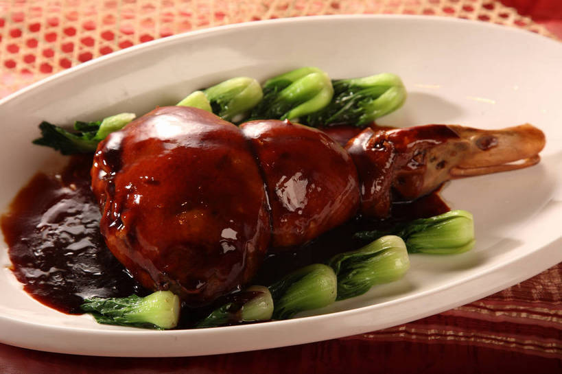 无人,横图,俯视,室内,特写,白天,烹饪,中餐,餐桌,桌子,萝卜,胡萝卜,蔬菜,一排,阴影,新鲜,整齐,并列,并排,反射,布料,影子,陶瓷,青菜,肉,料理,食品,陶瓷制品,布纹,鸭肉,菜肴,美食,肉类,桌布,食物,排列,一个,绿色,白色,餐巾,容器,台布,碗,橙色,中式,佳肴,有机食品,绿色食品,单个,餐台,中华料理,储藏,配菜,储存,队列,小白菜,黄萝卜,番萝卜,平行,肉食,酱鸭,不结球白菜,红萝卜,甘荀,餐桌布,彩图,高角度拍摄,丁香萝卜,胡芦菔金,金笋,贮存,shjb1