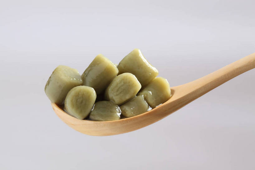 点心,无人,横图,俯视,室内,特写,白天,一把,一堆,许多,堆叠,堆积,灰色背景,木制,勺子,食品,甜点,甜品,很多,食物,绿色,木制品,调羹,汤匙,甜食,摄影,影棚,堆,摄影棚,彩图,高角度拍摄,影棚拍摄,拍摄,粉圆,珍珠粉圆,shjb1