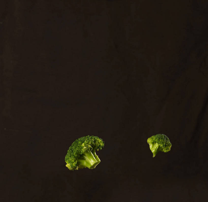 无人,横图,室内,特写,白天,正面,蔬菜,黑色背景,新鲜,西兰花,食品,食物,两个,绿色,摄影,有机食品,绿色食品,影棚,摄影棚,甘蓝花,彩图,影棚拍摄,拍摄,绿菜花,绿花菜,青花菜,蔬菜皇冠,shjb1