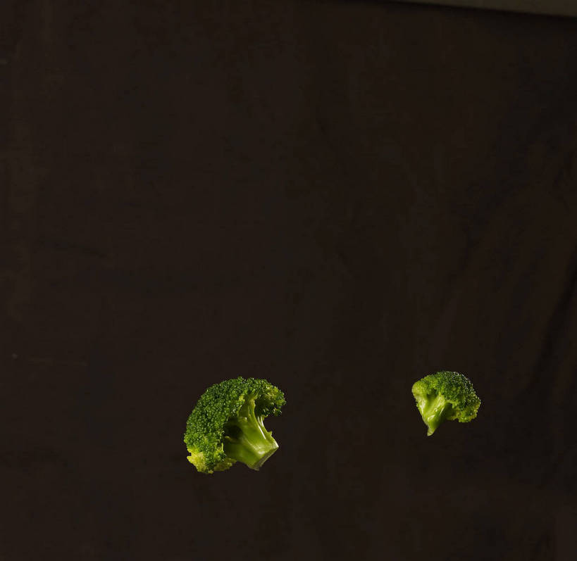 无人,横图,室内,特写,白天,正面,蔬菜,黑色背景,新鲜,西兰花,食品,食物,两个,绿色,摄影,有机食品,绿色食品,影棚,摄影棚,甘蓝花,彩图,影棚拍摄,拍摄,绿菜花,绿花菜,青花菜,蔬菜皇冠,shjb1