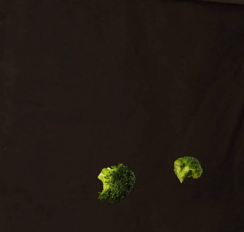 无人,横图,室内,特写,白天,正面,蔬菜,黑色背景,新鲜,西兰花,食品,食物,两个,绿色,摄影,有机食品,绿色食品,影棚,摄影棚,甘蓝花,彩图,影棚拍摄,拍摄,绿菜花,绿花菜,青花菜,蔬菜皇冠,shjb1