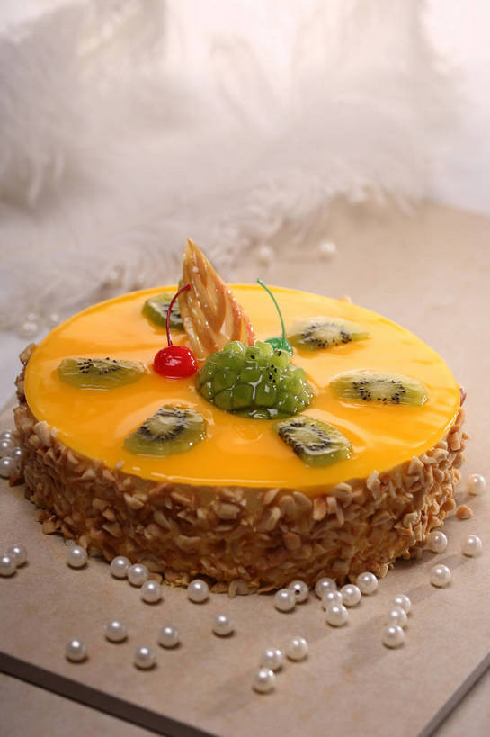 点心,无人,竖图,俯视,室内,特写,白天,下午茶,幸福,纯洁,餐桌,桌子,猕猴桃,樱桃,水果,切开,阴影,朦胧,模糊,新鲜,反射,木制,影子,珍珠,生食,食品,果实,案板,水果蛋糕,砧板,食物,糕点,一个,黄色,红色,绿色,木制品,切,健康,有机食品,绿色食品,单个,餐台,贵重,珍贵,富有,剖面,切面,宝贵,有机宝石,樱珠,莺桃,英桃,楔桃,奇异果,牛桃,猕猴梨,荆桃,彩图,高角度拍摄,白珍珠,蛋糕,shjb1