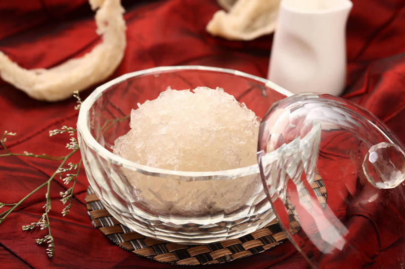 无人,横图,俯视,室内,特写,白天,烹饪,中餐,餐桌,桌子,玻璃,一堆,阴影,堆叠,堆积,朦胧,模糊,盛开,反射,布料,影子,料理,食品,花蕾,布纹,菜肴,美食,玻璃制品,桌布,花,花瓣,花朵,鲜花,食物,一个,红色,白色,餐巾,容器,台布,碗,花苞,花蕊,中式,佳肴,单个,餐台,中华料理,储藏,堆,储存,燕窝,巢窝,燕菜,燕根,燕蔬菜,餐桌布,彩图,高角度拍摄,贮存,shjb1