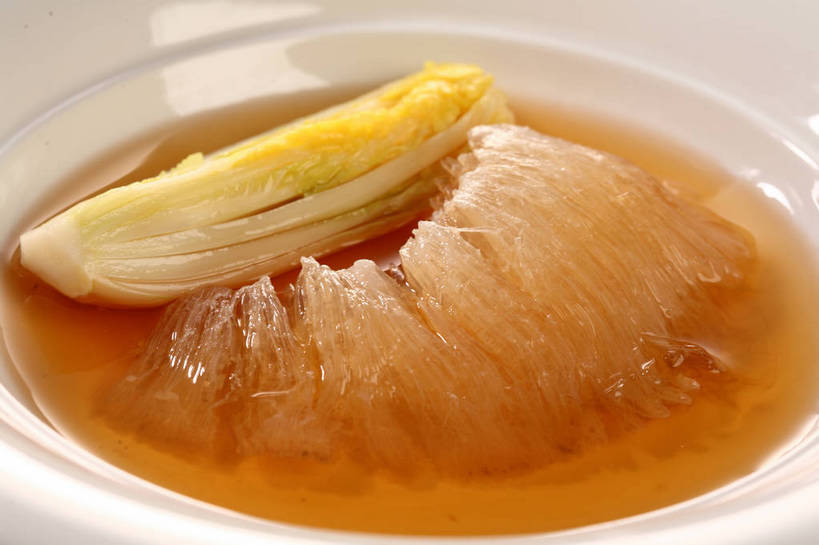 无人,横图,俯视,室内,特写,白天,烹饪,中餐,蔬菜,餐具,阴影,新鲜,反射,碟子,盘,影子,大白菜,料理,食品,白菜,菜肴,美食,食物,一个,黄色,白色,盘子,碟,中式,佳肴,有机食品,绿色食品,单个,中华料理,燕窝,结球白菜,胶菜,巢窝,燕菜,燕根,燕蔬菜,彩图,高角度拍摄,黄芽白,shjb1,炖燕窝