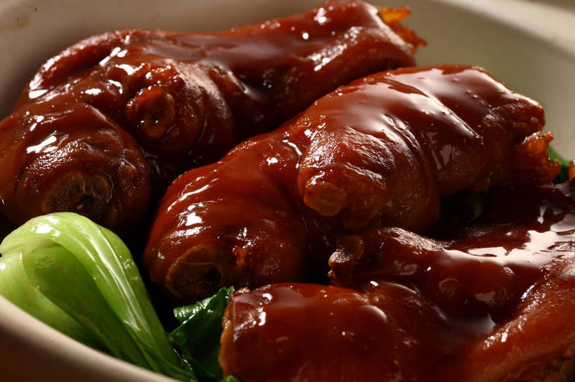 无人,横图,俯视,室内,特写,白天,烹饪,中餐,蔬菜,一排,阴影,朦胧,模糊,新鲜,整齐,反射,影子,陶瓷,青菜,红烧,料理,食品,陶瓷制品,猪手,猪蹄,猪爪,菜肴,美食,食物,排列,三个,一个,红色,绿色,容器,碗,中式,佳肴,有机食品,绿色食品,单个,中华料理,储藏,储存,队列,小白菜,不结球白菜,猪脚,红烧菜,彩图,高角度拍摄,红烧猪蹄,贮存,shjb1