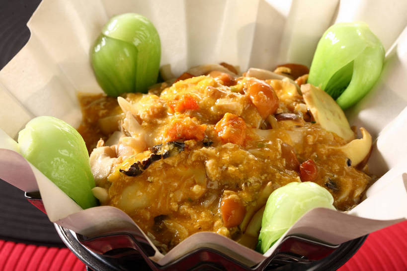 内脏,无人,横图,俯视,室内,特写,白天,烹饪,中餐,餐桌,桌子,蔬菜,厨具,金属制品,阴影,新鲜,反射,金属,锅子,影子,青菜,浓汤,肉,汤,料理,食品,蟹肉,锅,羹,菜肴,美食,肉类,食物,红色,绿色,黑色,中式,佳肴,有机食品,绿色食品,餐台,锅具,中华料理,小白菜,肉食,蟹黄,烹饪用具,不结球白菜,烹调用具,烹调,彩图,高角度拍摄,shjb1,蟹黄羹