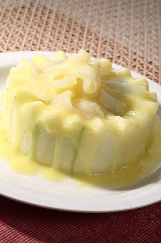 无人,交叉,竖图,俯视,室内,特写,白天,烹饪,中餐,餐桌,桌子,竹子,蔬菜,餐具,阴影,竹制,新鲜,编织,反射,碟子,盘,影子,调料,酱料,酱汁,佐料,料理,食品,调味品,调味料,酱,冬瓜,菜肴,美食,食物,一个,黄色,白色,盘子,碟,中式,白瓜,佳肴,有机食品,绿色食品,单个,餐台,中华料理,竹条,交织,竹制品,穿插,水芝,彩图,高角度拍摄,白冬瓜,地芝,东瓜,濮瓜,枕瓜,shjb1