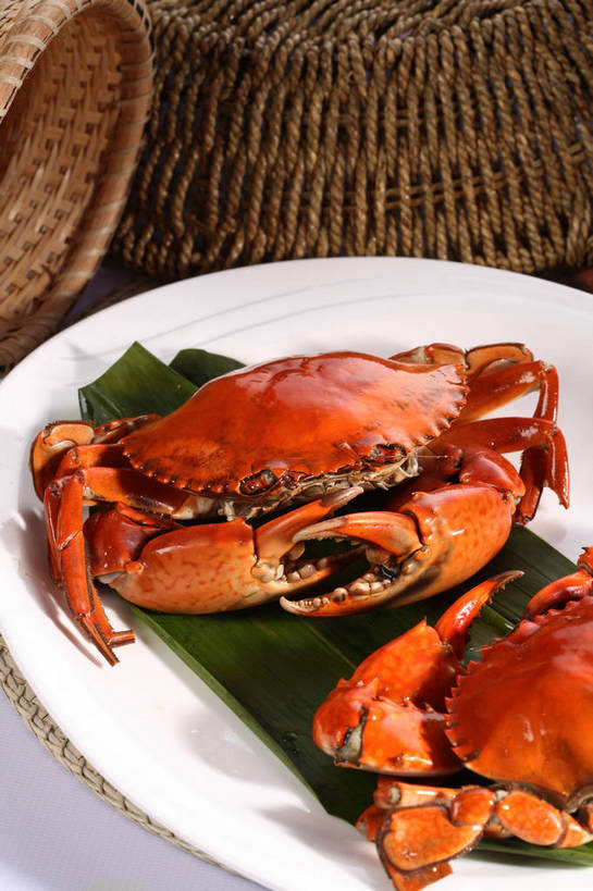蟹,无人,交叉,竖图,俯视,室内,特写,白天,烹饪,中餐,餐桌,桌子,竹子,餐具,叶子,阴影,竹制,编织,反射,螃蟹,碟子,盘,影子,竹篓,粽叶,料理,食品,绿叶,菜肴,美食,食物,一个,红色,白色,盘子,容器,碟,两只,中式,嫩叶,佳肴,单个,餐台,中华料理,储藏,竹条,交织,竹制品,储存,清蒸,箬叶,芦苇叶,穿插,甲壳动物,叶,叶片,彩图,高角度拍摄,贮存,清蒸菜,清蒸蟹,shjb1
