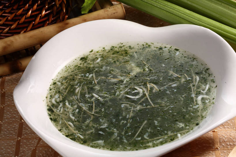 海鲜,无人,交叉,横图,俯视,室内,特写,白天,烹饪,中餐,餐桌,桌子,竹子,芹菜,蔬菜,阴影,竹制,新鲜,编织,反射,影子,竹篓,陶瓷,浓汤,汤,料理,食品,陶瓷制品,水产,羹,菜肴,美食,海洋生物,食物,一个,白色,容器,碗,中式,佳肴,有机食品,绿色食品,单个,餐台,中华料理,储藏,竹条,交织,竹制品,储存,水生动物,海产品,水生物,海底动物,穿插,药芹,水芹,旱芹,彩图,高角度拍摄,贮存,shjb1