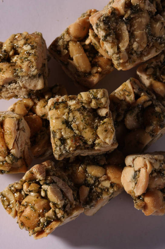 点心,无人,竖图,俯视,室内,特写,白天,餐桌,桌子,一堆,许多,阴影,堆叠,堆积,反射,影子,食品,甜点,甜品,紫菜,很多,食物,糕点,甜食,摄影,影棚,餐台,堆,摄影棚,膜菜,索菜,坛紫菜,子菜,紫英,紫瑛,彩图,高角度拍摄,影棚拍摄,拍摄,shjb1