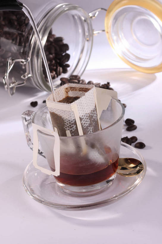 咖啡,无人,竖图,俯视,室内,特写,白天,幸福,植物,餐桌,桌子,豆,玻璃,一堆,许多,阴影,堆叠,堆积,反射,分离,罐子,滤纸,影子,纸,勺子,豆类,豆子,纸张,很多,过滤,娱乐,玻璃制品,饮料,玻璃瓶,瓶子,调羹,汤匙,咖啡豆,享受,休闲,温馨,放松,乐趣,摄影,影棚,餐台,堆,提神,舒适,净化,摄影棚,醒脑,豆科,软饮料,咖啡因,彩图,高角度拍摄,影棚拍摄,拍摄,shjb1