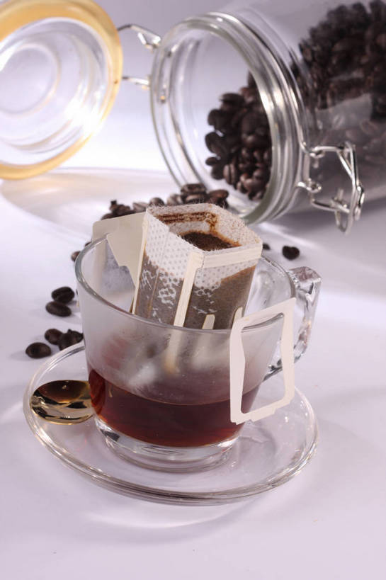 咖啡,无人,竖图,俯视,室内,特写,白天,幸福,植物,餐桌,桌子,豆,玻璃,一堆,许多,阴影,堆叠,堆积,反射,分离,罐子,滤纸,影子,纸,勺子,豆类,豆子,纸张,很多,过滤,娱乐,玻璃制品,饮料,玻璃瓶,瓶子,调羹,汤匙,咖啡豆,享受,休闲,温馨,放松,乐趣,摄影,影棚,餐台,堆,提神,舒适,净化,摄影棚,醒脑,豆科,软饮料,咖啡因,彩图,高角度拍摄,影棚拍摄,拍摄,shjb1