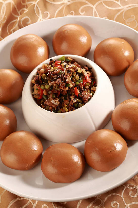 点心,无人,竖图,俯视,室内,特写,白天,烹饪,中餐,餐桌,桌子,餐具,许多,环绕,围绕,布料,碟子,盘,陶瓷,调味,肉,香料,佐料,料理,食品,面点,陶瓷制品,很多,布纹,环抱,菜肴,美食,肉类,桌布,食物,白色,盘子,餐巾,容器,碟,台布,碗,中式,佳肴,餐台,中华料理,储藏,配料,储存,肉食,作料,萦绕,餐桌布,彩图,高角度拍摄,贮存,窝窝头,shjb1