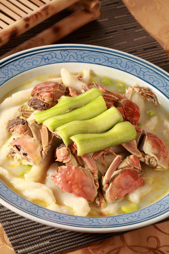 点心,蟹,无人,竖图,俯视,室内,特写,白天,烹饪,中餐,餐桌,桌子,黄瓜,蔬菜,餐具,新鲜,螃蟹,布料,碟子,盘,陶瓷,汤,料理,食品,年糕,甜点,陶瓷制品,布纹,菜肴,美食,桌布,食物,糕点,一个,盘子,餐巾,碟,台布,甜食,中式,佳肴,有机食品,绿色食品,单个,餐台,中华料理,毛蟹,河蟹,甲壳动物,中华绒螯蟹,青瓜,胡瓜,餐桌布,彩图,高角度拍摄,年年糕,shjb1