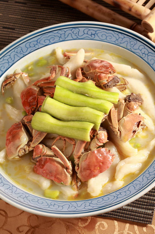 点心,蟹,无人,竖图,俯视,室内,特写,白天,烹饪,中餐,餐桌,桌子,黄瓜,蔬菜,餐具,新鲜,螃蟹,布料,碟子,盘,陶瓷,汤,料理,食品,年糕,甜点,陶瓷制品,布纹,菜肴,美食,桌布,食物,糕点,一个,盘子,餐巾,碟,台布,甜食,中式,佳肴,有机食品,绿色食品,单个,餐台,中华料理,毛蟹,河蟹,甲壳动物,中华绒螯蟹,青瓜,胡瓜,餐桌布,彩图,高角度拍摄,年年糕,shjb1