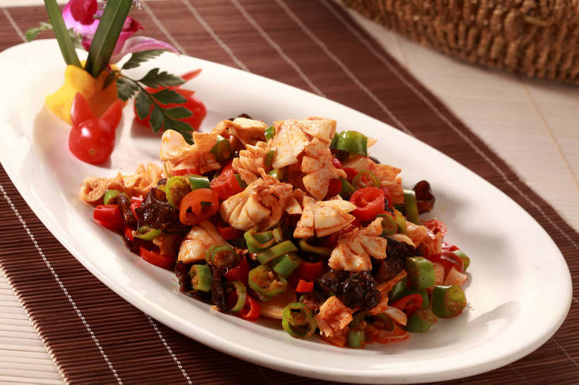 内脏,肾脏,无人,横图,俯视,室内,特写,白天,烹饪,中餐,餐桌,桌子,辣椒,西红柿,小番茄,餐具,雕塑,艺术,装饰,盛开,兔子,布料,雕刻,雕像,碟子,盘,陶瓷,菌菇,调味,香料,佐料,料理,食品,石斛,陶瓷制品,菌类,花蕾,布纹,木耳,菜肴,美食,桌布,花,花瓣,花朵,鲜花,食物,一个,红色,白色,盘子,餐巾,工艺品,垫子,碟,台布,花苞,花蕊,中式,食用菌,佳肴,单个,餐台,中华料理,华丽,修饰,美术,点缀,黑木耳,配料,高雅,真菌,辣角,红海椒,大椒,辣虎,广椒,美学,作料,衬托,美观,雅致,雅观,石斛兰,金钗石斛,淡泊,花中君子,光木耳,小西红柿,樱桃小番茄,珍珠小番茄,兰花,樱桃番茄,圣女果,辣子,红辣椒,海椒,番茄,番椒,餐桌布,彩图,高角度拍摄,食雕,食品雕刻,食物雕刻,鲁菜,炒腰花,腰花,山东菜,shjb1