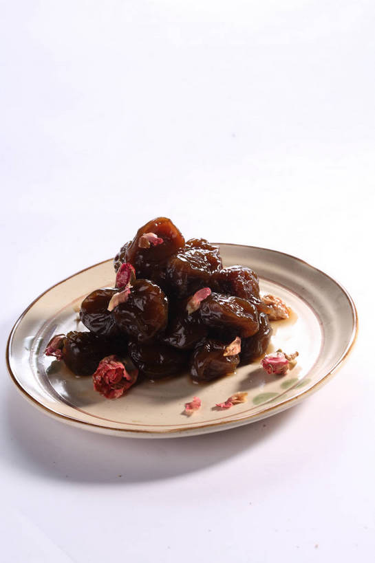 点心,无人,竖图,俯视,室内,特写,白天,白色背景,餐桌,桌子,餐具,一堆,许多,阴影,堆叠,堆积,反射,碟子,盘,影子,陶瓷,食品,陶瓷制品,话梅,很多,食物,一个,盘子,碟,零食,摄影,影棚,单个,餐台,堆,摄影棚,梅子,彩图,高角度拍摄,影棚拍摄,拍摄,黄梅,shjb1