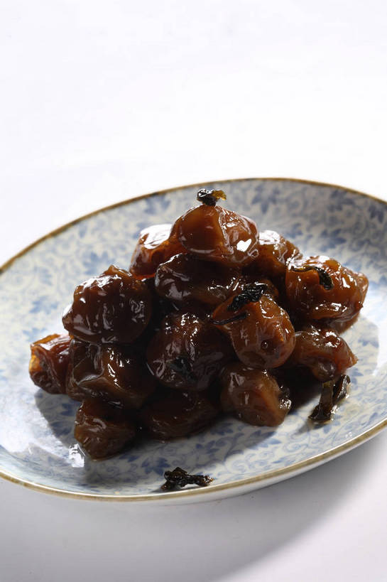 点心,无人,竖图,俯视,室内,特写,白天,白色背景,餐桌,桌子,餐具,一堆,许多,阴影,堆叠,堆积,反射,碟子,盘,影子,陶瓷,食品,陶瓷制品,话梅,很多,食物,一个,盘子,碟,零食,摄影,影棚,单个,餐台,堆,摄影棚,梅子,彩图,高角度拍摄,影棚拍摄,拍摄,黄梅,shjb1