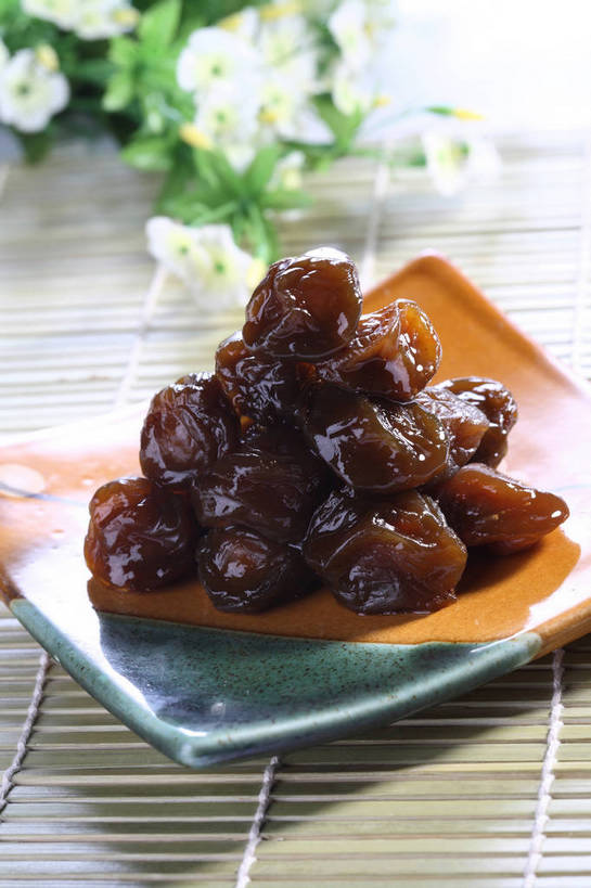 点心,无人,竖图,俯视,室内,特写,白天,餐桌,桌子,餐具,一堆,许多,阴影,堆叠,堆积,竹制,装饰,盛开,反射,碟子,盘,影子,陶瓷,食品,陶瓷制品,话梅,很多,花蕾,花,花瓣,花朵,鲜花,食物,一个,盘子,垫子,碟,零食,花苞,花蕊,单个,餐台,堆,华丽,修饰,点缀,竹制品,梅子,衬托,美观,雅致,雅观,彩图,高角度拍摄,黄梅,shjb1