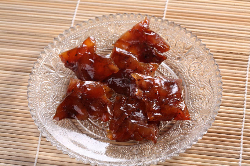 无人,横图,俯视,室内,特写,白天,餐桌,桌子,餐具,玻璃,五个,许多,竹制,碟子,盘,肉,猪肉,肉类,玻璃制品,肉脯,猪肉脯,腌制,一个,盘子,垫子,碟,单个,餐台,竹制品,肉食,肉制品,豚肉,片状,彩图,高角度拍摄,烘烤,shjb1