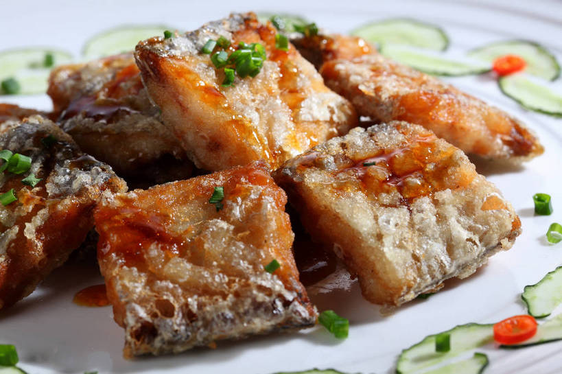 海鲜,无人,横图,俯视,室内,特写,白天,烹饪,中餐,餐桌,桌子,黄瓜,辣椒,蔬菜,餐具,一堆,许多,堆叠,堆积,新鲜,鱼,碟子,盘,陶瓷,葱,青葱,调味,肉,香料,鱼肉,佐料,料理,食品,陶瓷制品,很多,水产,菜肴,美食,肉类,鱼类,海洋生物,桌布,食物,一个,红色,白色,盘子,碟,台布,中式,佳肴,有机食品,绿色食品,单个,餐台,中华料理,带鱼,堆,配料,水生动物,海产品,水生物,肉食,海底动物,辣角,红海椒,大椒,辣虎,广椒,作料,牙带鱼,青瓜,辣子,胡瓜,红辣椒,海椒,番椒,彩图,高角度拍摄,shjb1,干煸带鱼