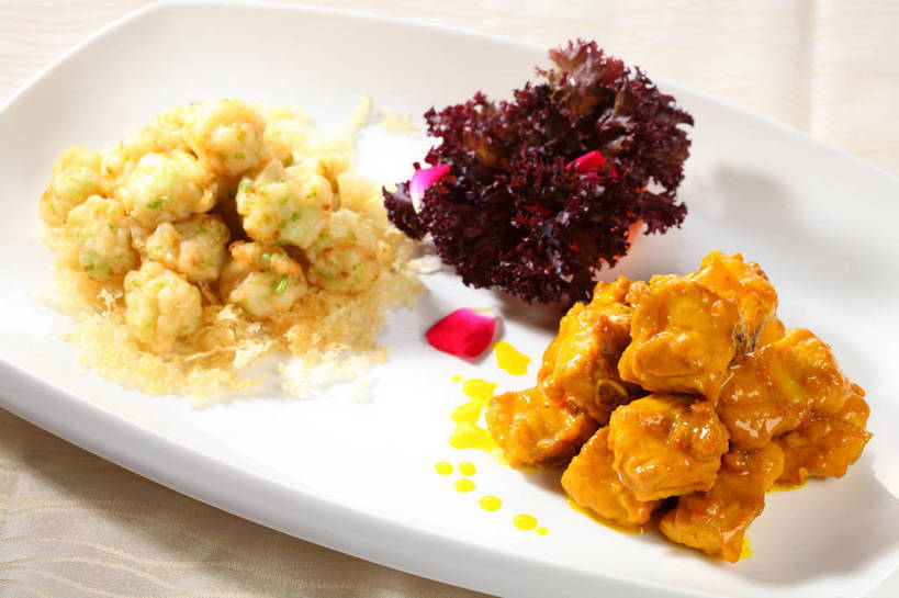 咖哩,无人,横图,俯视,室内,特写,白天,烹饪,中餐,餐桌,桌子,蔬菜,土豆,餐具,一堆,许多,堆叠,堆积,新鲜,布料,碟子,盘,陶瓷,生菜,莴苣,调料,鸡肉,酱料,酱汁,肉,佐料,料理,食品,陶瓷制品,调味品,很多,调味料,布纹,酱,咖喱,菜肴,美食,肉类,桌布,食物,一个,白色,盘子,餐巾,碟,台布,中式,佳肴,有机食品,绿色食品,单个,餐台,中华料理,堆,苦苣,肉食,咖喱鸡,咖喱鸡块,馍馍蛋,春菜,鹅仔菜,莴仔菜,千金菜,叶用莴苣,洋芋,山药蛋,马铃薯,餐桌布,彩图,高角度拍摄,红珊瑚生菜,shjb1