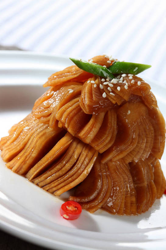 无人,竖图,俯视,室内,特写,白天,餐桌,桌子,萝卜,白萝卜,辣椒,蔬菜,餐具,一排,许多,阴影,新鲜,整齐,反射,布料,碟子,盘,影子,陶瓷,青椒,调料,调味,酱料,酱汁,香料,芝麻,佐料,食品,陶瓷制品,调味品,很多,调味料,酱菜,布纹,酱,桌布,食物,腌制,排列,一个,白色,盘子,餐巾,碟,台布,白芝麻,有机食品,绿色食品,单个,餐台,堆,配料,队列,腌渍,辣角,红海椒,大椒,辣虎,广椒,菜椒,脂麻,胡麻,白麻,巨胜子,作料,油麻,甜椒,柿子椒,莱菔,辣子,红辣椒,海椒,番椒,灯笼椒,餐桌布,彩图,高角度拍摄,酱萝卜,shjb1