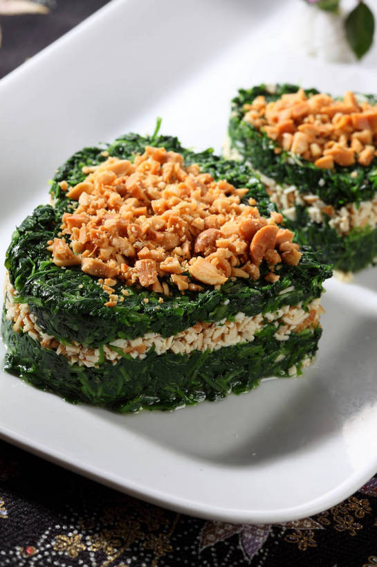 豆腐,无人,竖图,俯视,室内,特写,白天,爱情,烹饪,中餐,餐桌,桌子,蔬菜,餐具,爱心,新鲜,装饰,布料,碟子,盘,陶瓷,料理,食品,陶瓷制品,浪漫,布纹,豆腐干,冷盘,菜肴,美食,桌布,食物,一个,白色,盘子,餐巾,碟,台布,温暖,温馨,心形,中式,恩爱,冷菜,凉菜,佳肴,有机食品,绿色食品,单个,餐台,中华料理,豆干,华丽,修饰,点缀,和睦,豆制品,马兰,衬托,美观,雅致,雅观,心型,餐桌布,彩图,高角度拍摄,干子,素火腿,红梗菜,鸡儿菜,马莱,马兰头,马郎头,融洽,shjb1,豆干马兰头,马兰头拌豆干