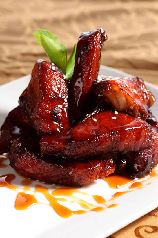 无人,竖图,俯视,室内,特写,白天,烹饪,中餐,餐桌,桌子,餐具,叶子,一堆,许多,堆叠,堆积,装饰,布料,碟子,盘,陶瓷,肉,鱼肉,料理,食品,绿叶,陶瓷制品,很多,布纹,菜肴,美食,肉类,桌布,食物,一个,白色,盘子,餐巾,碟,台布,中式,嫩叶,佳肴,单个,餐台,中华料理,堆,华丽,修饰,点缀,肉食,衬托,美观,雅致,雅观,咸鲜,熏鱼,叶,叶片,餐桌布,彩图,高角度拍摄,shjb1