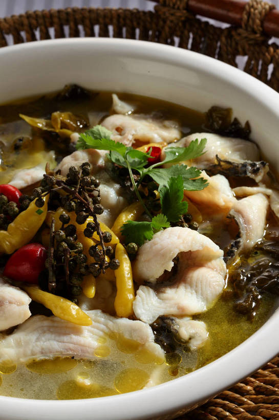 无人,交叉,竖图,俯视,室内,特写,白天,烹饪,中餐,餐桌,桌子,竹子,蔬菜,竹制,新鲜,编织,布料,篮子,陶瓷,大白菜,青椒,香菜,调味,肉,香料,鱼肉,佐料,鱼片,料理,食品,陶瓷制品,布纹,白菜,酸菜,菜肴,美食,肉类,桌布,食物,一个,白色,餐巾,容器,竹篮,台布,碗,中式,佳肴,有机食品,绿色食品,单个,餐台,中华料理,酸菜鱼,储藏,竹条,交织,花椒,山椒,配料,竹制品,储存,川菜,肉食,胡菜,香荽,原荽,园荽,芫荽,结球白菜,作料,胡荽,莞荽,芫茜,芫蓿,莚葛草,莚荽菜,穿插,胶菜,四川菜,大花椒,狗椒,红花椒,青花椒,蜀椒,香椒,红椒,餐桌布,彩图,高角度拍摄,黄芽白,贮存,shjb1