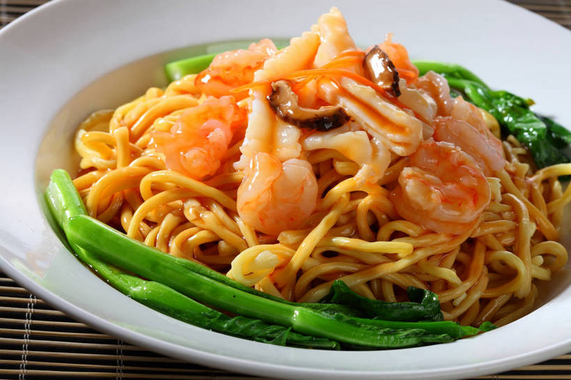 面食,面条,无人,横图,俯视,室内,特写,白天,烹饪,中餐,餐桌,桌子,蔬菜,一堆,许多,堆叠,堆积,竹制,新鲜,布料,陶瓷,菌菇,香菇,炒面,面,肉,虾仁,料理,食品,陶瓷制品,很多,菌类,布纹,芥蓝,菜肴,美食,肉类,桌布,食物,一个,白色,餐巾,容器,垫子,台布,碗,中式,食用菌,佳肴,有机食品,绿色食品,单个,餐台,中华料理,储藏,堆,虾肉,竹制品,真菌,储存,肉食,绿叶甘蓝,椎茸,餐桌布,彩图,高角度拍摄,白花芥蓝,佛光菜,格蓝菜,隔暝仔菜,卷叶菜,平庄菇,香菌,香蕈,贮存,虾仁炒面,shjb1