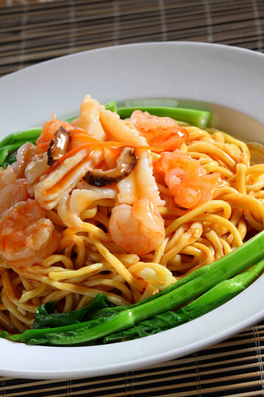 面食,面条,无人,竖图,俯视,室内,特写,白天,烹饪,中餐,餐桌,桌子,蔬菜,一堆,许多,堆叠,堆积,竹制,新鲜,布料,陶瓷,菌菇,香菇,炒面,面,肉,虾仁,料理,食品,陶瓷制品,很多,菌类,布纹,芥蓝,菜肴,美食,肉类,桌布,食物,一个,白色,餐巾,容器,垫子,台布,碗,中式,食用菌,佳肴,有机食品,绿色食品,单个,餐台,中华料理,储藏,堆,虾肉,竹制品,真菌,储存,肉食,绿叶甘蓝,椎茸,餐桌布,彩图,高角度拍摄,白花芥蓝,佛光菜,格蓝菜,隔暝仔菜,卷叶菜,平庄菇,香菌,香蕈,贮存,虾仁炒面,shjb1