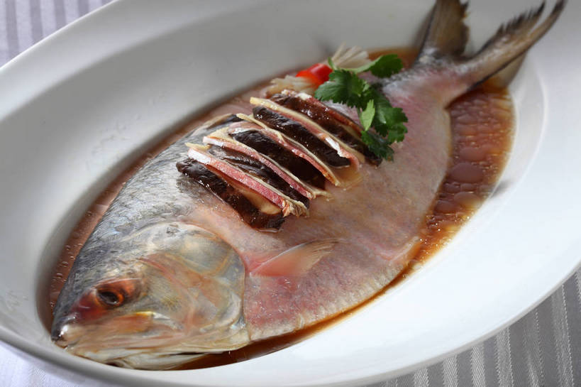 无人,横图,俯视,室内,特写,白天,烹饪,中餐,餐桌,桌子,蔬菜,一条,新鲜,布料,陶瓷,菌菇,香菜,香菇,肉,鱼肉,料理,食品,陶瓷制品,菌类,布纹,火腿,猪肉,菜肴,美食,肉类,桌布,食物,腌制,一个,餐巾,容器,台布,碗,中式,食用菌,佳肴,有机食品,绿色食品,单个,餐台,中华料理,储藏,真菌,储存,肉食,蒸菜,胡菜,香荽,原荽,园荽,芫荽,豚肉,胡荽,莞荽,芫茜,芫蓿,莚葛草,莚荽菜,椎茸,熏制,火肉,兰熏,猪腿,餐桌布,彩图,高角度拍摄,全身,清蒸鱼,平庄菇,香菌,香蕈,贮存,shjb1