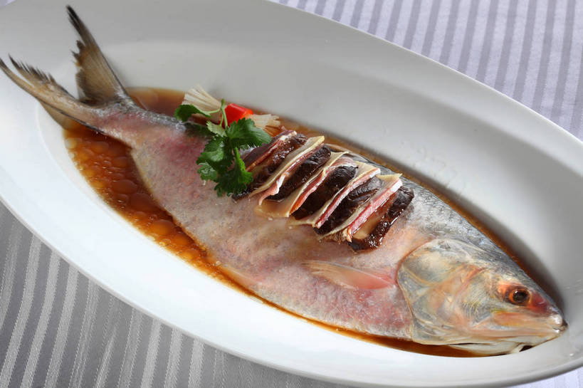 无人,横图,俯视,室内,特写,白天,烹饪,中餐,餐桌,桌子,蔬菜,一条,新鲜,布料,陶瓷,菌菇,香菜,香菇,肉,鱼肉,料理,食品,陶瓷制品,菌类,布纹,火腿,猪肉,菜肴,美食,肉类,桌布,食物,腌制,一个,餐巾,容器,台布,碗,中式,食用菌,佳肴,有机食品,绿色食品,单个,餐台,中华料理,储藏,真菌,储存,肉食,蒸菜,胡菜,香荽,原荽,园荽,芫荽,豚肉,胡荽,莞荽,芫茜,芫蓿,莚葛草,莚荽菜,椎茸,熏制,火肉,兰熏,猪腿,餐桌布,彩图,高角度拍摄,全身,清蒸鱼,平庄菇,香菌,香蕈,贮存,shjb1