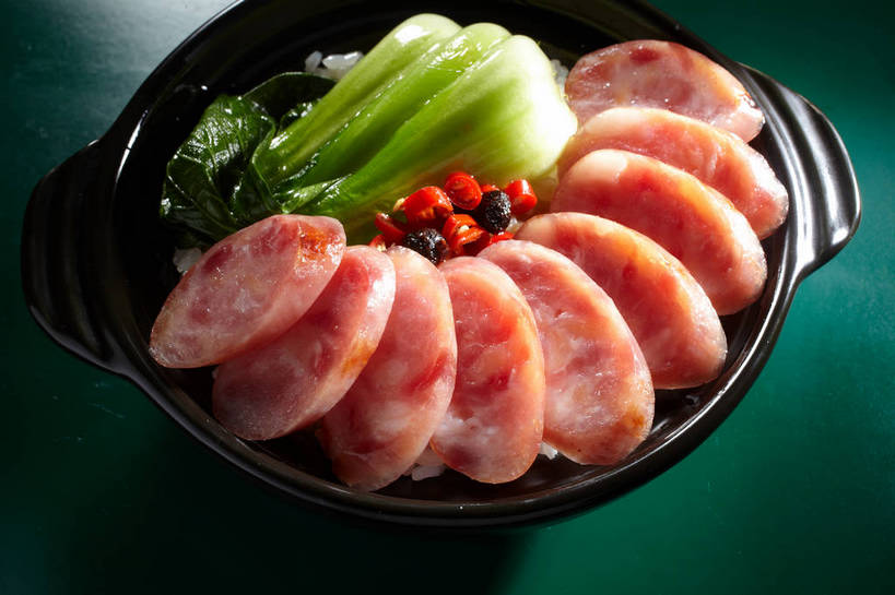 米饭,无人,横图,俯视,室内,特写,白天,烹饪,中餐,餐桌,桌子,辣椒,蔬菜,一排,许多,绿色背景,新鲜,整齐,并列,并排,陶瓷,青菜,调味,肉,香肠,香料,佐料,料理,食品,陶瓷制品,腊肠,饭,调味品,很多,调味料,猪肉,菜肴,美食,肉类,食物,排列,一个,红色,容器,碗,中式,摄影,佳肴,有机食品,绿色食品,影棚,单个,餐台,中华料理,储藏,五谷,配料,储存,队列,摄影棚,小白菜,豆豉,平行,肉食,辣角,红海椒,大椒,辣虎,广椒,豚肉,作料,不结球白菜,广东菜,粤菜,辣子,红辣椒,海椒,番椒,彩图,高角度拍摄,影棚拍摄,拍摄,煲仔饭,瓦煲饭,贮存,shjb1,腊味煲仔饭