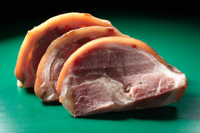 无人,横图,俯视,室内,特写,白天,餐桌,桌子,三块,一排,绿色背景,阴影,整齐,反射,影子,肉,猪肉,肉类,排列,摄影,影棚,餐台,队列,摄影棚,横截面,剖面,肉食,蹄髈,豚肉,截面,截面图形,彩图,高角度拍摄,影棚拍摄,拍摄,肘子,蹄膀,shjb1