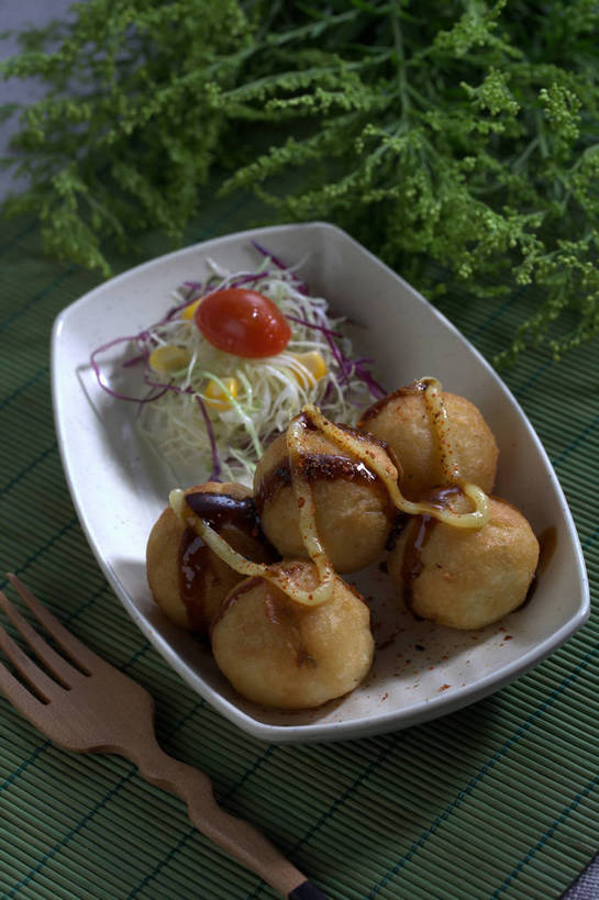 无人,竖图,俯视,室内,特写,白天,玉米,植物,餐桌,桌子,蔬菜,西红柿,小番茄,椰菜,卷心菜,餐具,五个,一把,一排,许多,竹制,新鲜,整齐,并列,并排,棒子,叉子,碟子,盘,陶瓷,玉蜀黍,紫甘蓝,调料,酱料,酱汁,肉,蔬菜沙拉,鱼肉,佐料,沙拉,陶瓷制品,调味品,丸子,调味料,色拉,酱,沙拉酱,沙律,肉类,紫包菜,排列,一个,红色,绿色,白色,自然,盘子,垫子,碟,赤甘蓝,甘蓝,有机食品,绿色食品,生长,单个,成长,餐台,色拉酱,苞米,竹制品,队列,苞芦,平行,肉食,紫椰菜,餐叉,苞谷,包谷,大蜀黍,番麦,薏米包,玉高粱,玉麦,珍珠米,紫圆白菜,小西红柿,樱桃小番茄,珍珠小番茄,甘蓝菜,进餐用具,樱桃番茄,圣女果,结球甘蓝,红甘蓝,甘兰,番茄,包心菜,彩图,高角度拍摄,圆白菜,shjb1,花枝丸,墨鱼丸