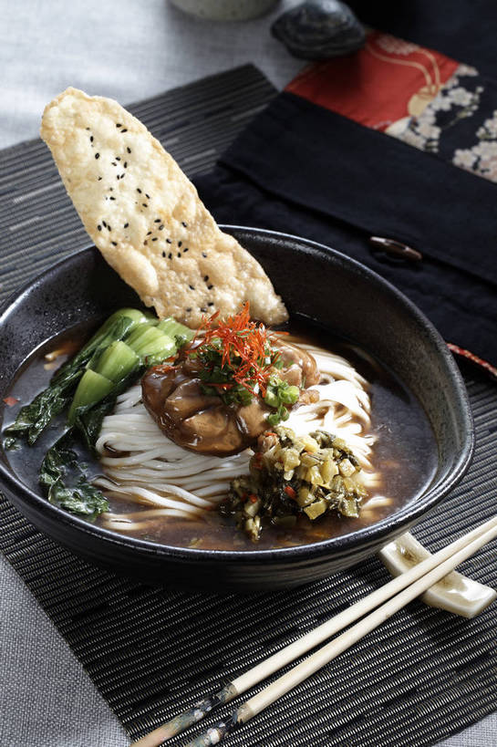 点心,面包,面食,面条,无人,竖图,俯视,室内,特写,白天,烹饪,中餐,餐桌,筷子,桌子,蔬菜,餐具,一双,新鲜,陶瓷,青菜,面,料理,食品,面点,陶瓷制品,文化,传统,雪菜,菜肴,美食,食物,糕点,一个,容器,碗,中式,佳肴,有机食品,绿色食品,单个,餐台,中华料理,储藏,礼节,储存,小白菜,礼仪,雪里红,不结球白菜,进餐用具,彩图,高角度拍摄,雪里蕻,贮存,shjb1