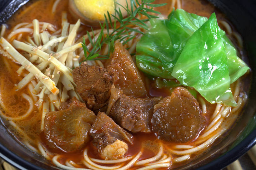 面食,面条,无人,横图,俯视,室内,特写,白天,烹饪,中餐,餐桌,桌子,蔬菜,椰菜,卷心菜,切开,新鲜,陶瓷,竹笋,蛋,鸡蛋,面,肉,牛肉,料理,食品,陶瓷制品,半个,笋,菜肴,美食,肉类,食物,一个,容器,碗,切,一半,中式,甘蓝,佳肴,牛肉面,有机食品,绿色食品,单个,餐台,中华料理,储藏,迷迭香,储存,剖面,肉食,切面,海洋之露,卵,甘蓝菜,结球甘蓝,甘兰,包心菜,彩图,高角度拍摄,圆白菜,鸡卵,鸡子,贮存,牛腱,半筋半肉牛肉面,shjb1