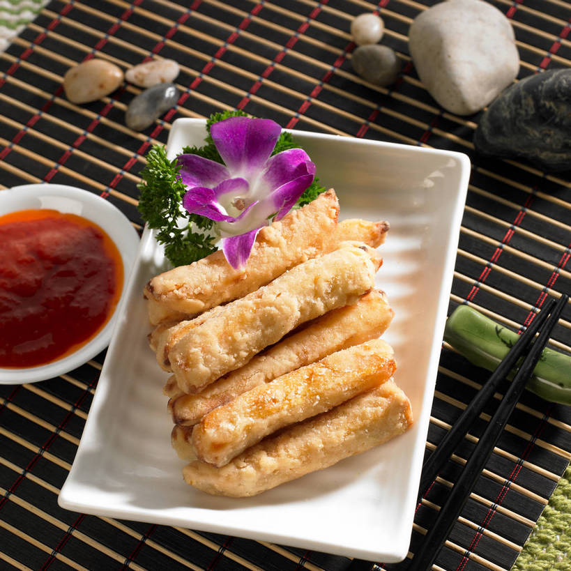 无人,横图,俯视,室内,特写,白天,烹饪,石头,餐桌,筷子,桌子,芹菜,餐具,一排,一双,许多,竹制,整齐,装饰,碟子,盘,石子,陶瓷,调料,鸡肉,酱料,酱汁,肉,油炸,佐料,料理,食品,石斛,筷架,陶瓷制品,调味品,很多,调味料,筷枕,文化,传统,酱,辣酱,菜肴,美食,肉类,食物,排列,两个,一朵,白色,盘子,垫子,碟,鹅卵石,佳肴,荷兰芹,欧芹,香芹,餐台,堆,礼节,华丽,修饰,筷子架,点缀,辣椒酱,高雅,竹制品,队列,礼仪,肉食,按摩石,鸡柳,鸡胸肉,法香,巴西利,洋香菜,洋芫荽,法国香菜,衬托,美观,雅致,雅观,石斛兰,旱芹菜,番荽,金钗石斛,淡泊,花中君子,兰花,进餐用具,石块,彩图,高角度拍摄,无骨鸡柳,炸鸡柳,shjb1