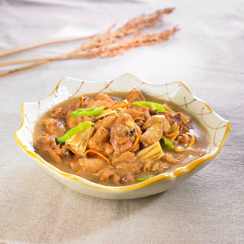 无人,横图,俯视,室内,特写,白天,烹饪,中餐,餐桌,桌子,萝卜,胡萝卜,蔬菜,餐具,一堆,许多,阴影,堆叠,堆积,朦胧,模糊,新鲜,反射,布料,碟子,盘,影子,陶瓷,鸡肉,肉,料理,食品,陶瓷制品,很多,布纹,豆腐皮,菜肴,美食,肉类,桌布,食物,一个,盘子,餐巾,碟,台布,中式,佳肴,有机食品,绿色食品,单个,餐台,中华料理,堆,黄萝卜,番萝卜,腐竹,肉食,豆腐衣,油皮,红萝卜,甘荀,餐桌布,彩图,高角度拍摄,丁香萝卜,胡芦菔金,金笋,shjb1,鸡块烧腐竹