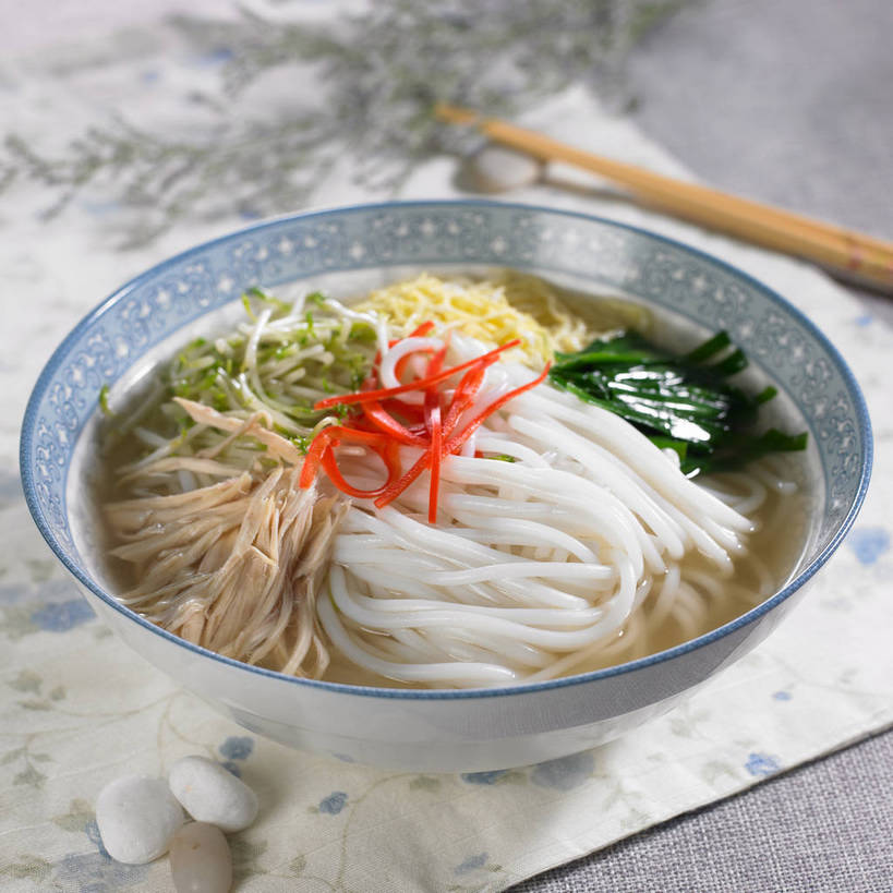 无人,横图,俯视,室内,特写,白天,烹饪,中餐,石头,餐桌,桌子,蔬菜,一堆,许多,堆叠,堆积,新鲜,布料,石子,陶瓷,海带,鸡肉,肉,料理,食品,陶瓷制品,很多,布纹,菜肴,美食,肉类,桌布,食物,三个,一个,餐巾,容器,台布,碗,中式,鹅卵石,佳肴,有机食品,绿色食品,单个,餐台,中华料理,凉粉,储藏,堆,储存,肉食,按摩石,江白菜,石块,餐桌布,彩图,高角度拍摄,贮存,shjb1,鸡丝凉粉