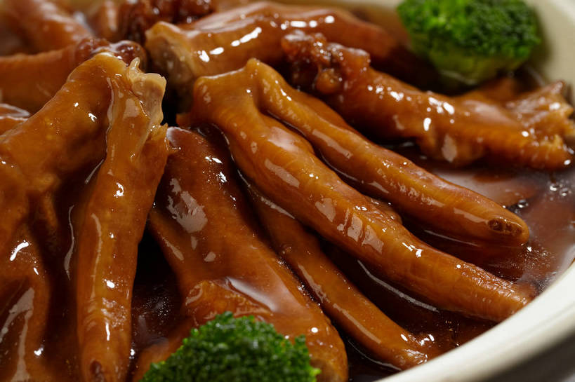 无人,横图,俯视,室内,特写,白天,烹饪,中餐,餐桌,桌子,蔬菜,一堆,许多,堆叠,堆积,朦胧,模糊,新鲜,布料,陶瓷,西兰花,调料,红烧,酱料,酱汁,佐料,料理,食品,陶瓷制品,调味品,很多,调味料,布纹,酱,菜肴,美食,桌布,食物,三个,一个,餐巾,容器,台布,碗,中式,佳肴,有机食品,绿色食品,单个,餐台,中华料理,储藏,堆,储存,凤爪,鸡爪,甘蓝花,红烧菜,餐桌布,彩图,高角度拍摄,鸡脚,绿菜花,绿花菜,青花菜,蔬菜皇冠,贮存,红烧鸡爪,shjb1