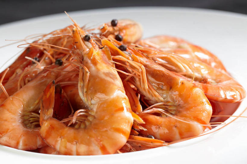 海鲜,无人,横图,俯视,室内,特写,白天,烹饪,中餐,餐桌,桌子,一堆,许多,堆叠,堆积,环绕,围绕,陶瓷,虾,料理,食品,陶瓷制品,很多,环抱,水产,菜肴,美食,海洋生物,食物,一个,白色,容器,碗,中式,佳肴,单个,餐台,中华料理,储藏,堆,储存,水生动物,海产品,水生物,海底动物,萦绕,彩图,高角度拍摄,贮存,shjb1,盐水虾